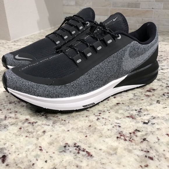 nike air zm structure 22 shield